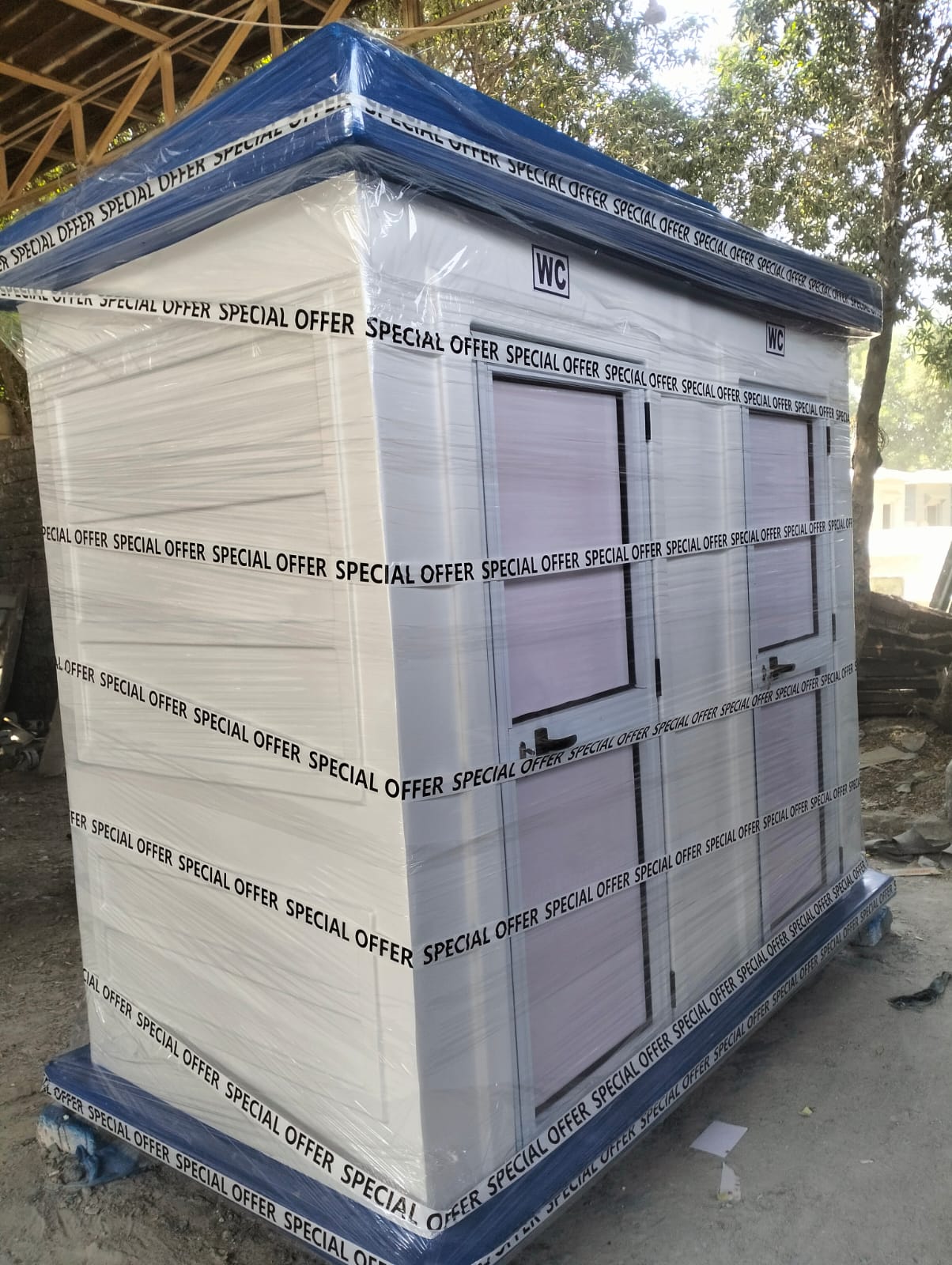 أكشاك حراسة والحمامات المتنقلة