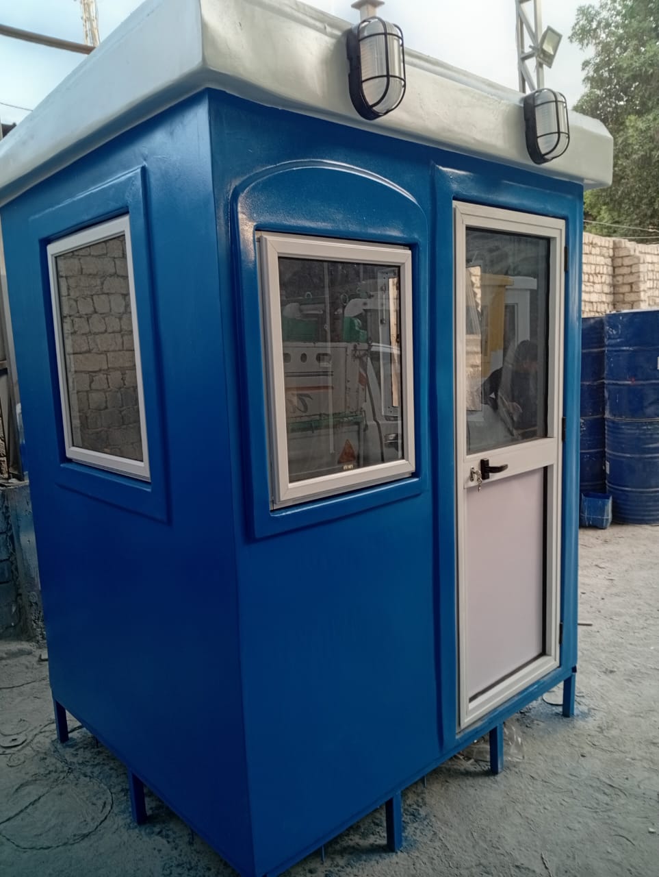 كشك حراسة / حمام متنقل