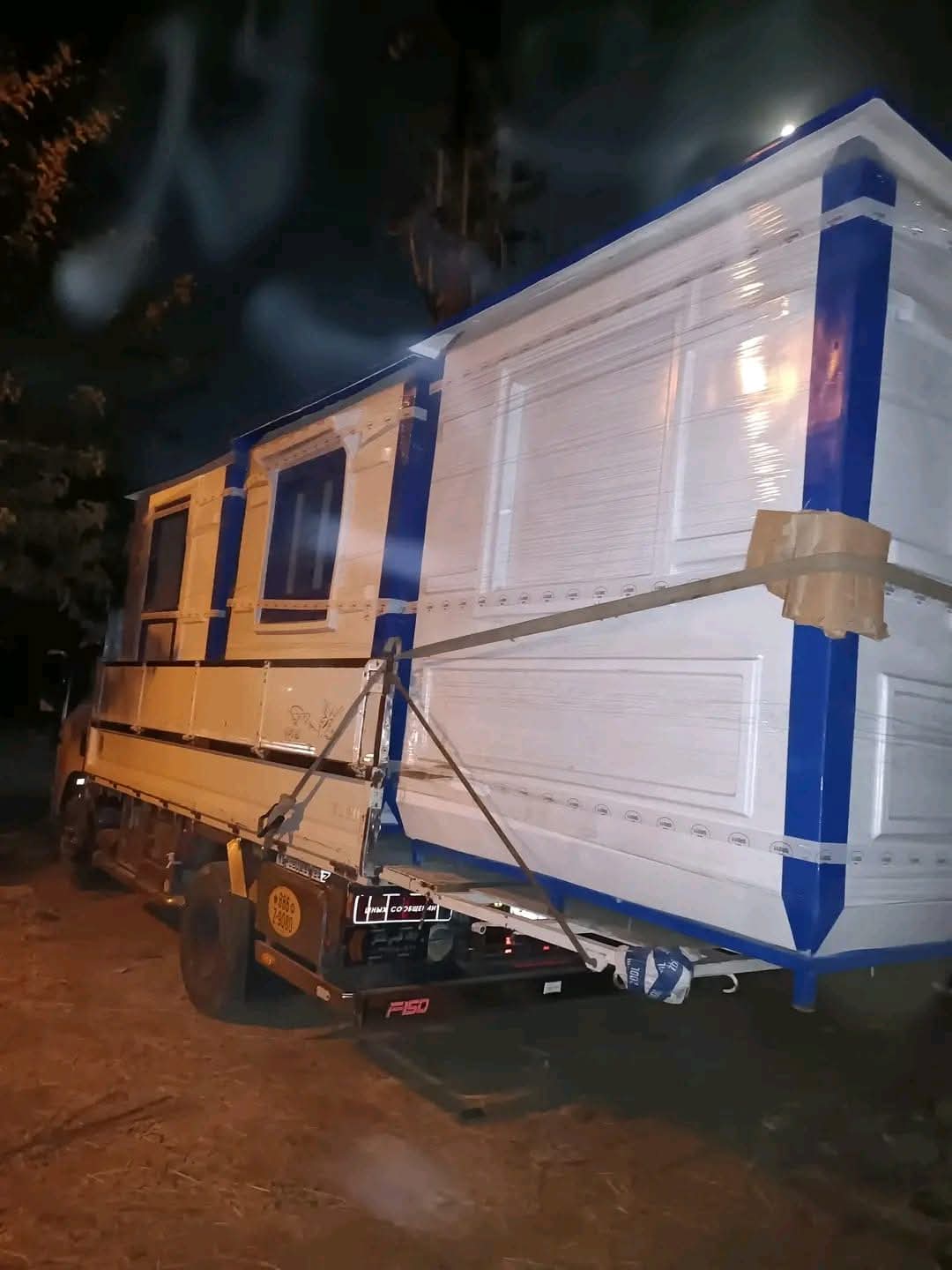 كشك حراسة / حمام متنقل