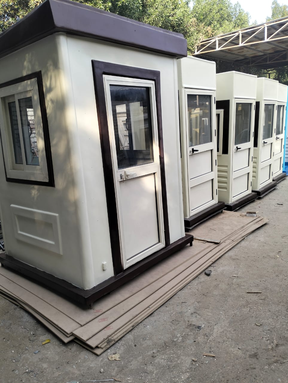 كشك حراسة / حمام متنقل